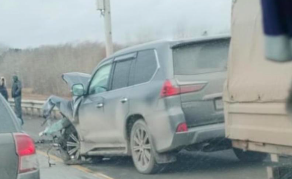 Фото «Водитель Lexus вышел в шоке». В Новосибирске очевидцы рассказали подробности ДТП на Северном объезде 2